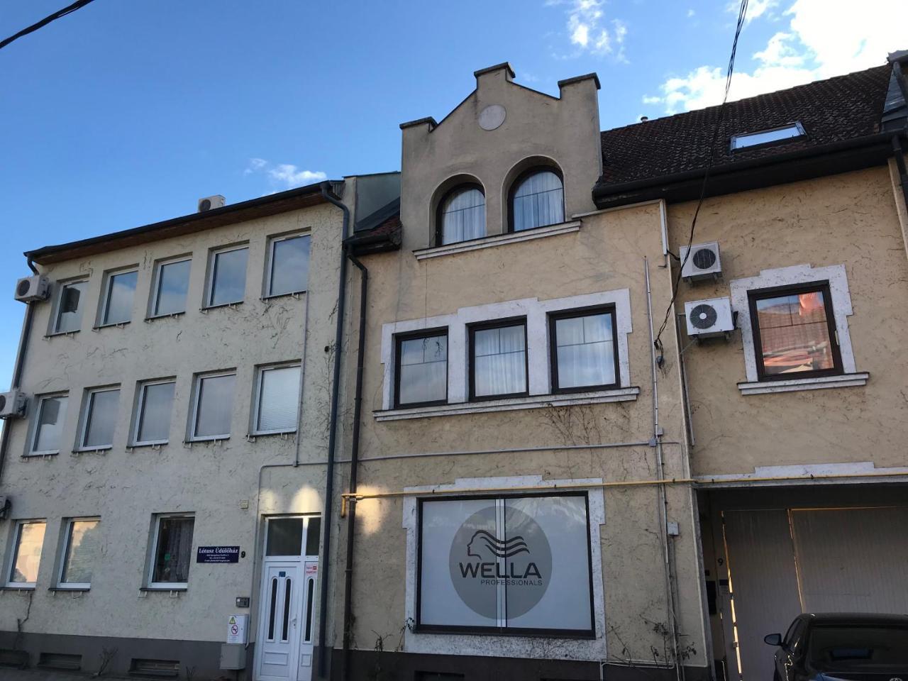 Lotusz Apartments In Nyiregyhaza Exterior photo
